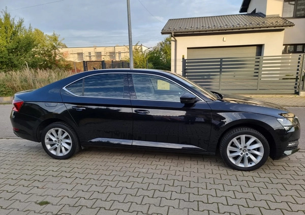 Skoda Superb cena 113899 przebieg: 106000, rok produkcji 2019 z Sosnowiec małe 781